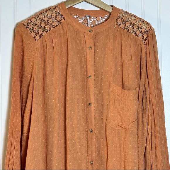 Free People "The Best" Crochet Button Front Top Size Large Long Sleeves Casual - Picture 4 of 10